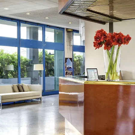 Atahotel Quark فندق 4*