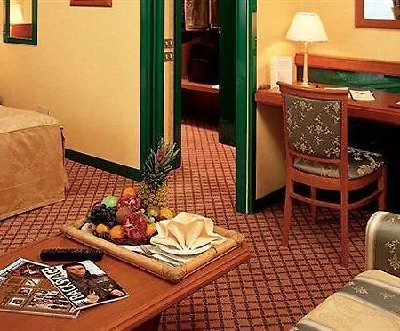 Atahotel Quark فندق 4*