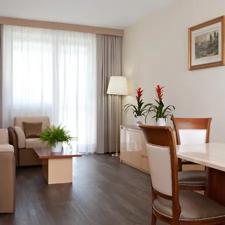 فندق Atahotel Quark 4*