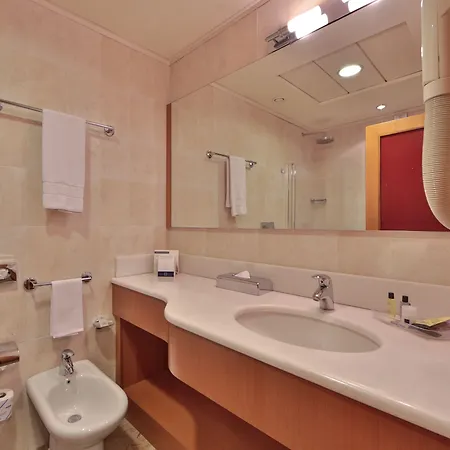 Отель Atahotel Quark